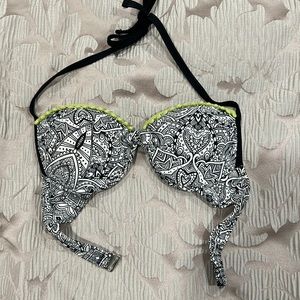 BLACK AND WHITE PATTERN BIKINI TOP